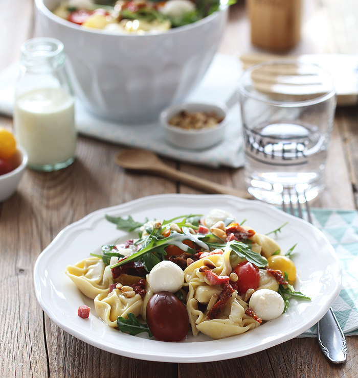 Italienischer Nudelsalat mit Tortellini, Tomaten und Rucola ...