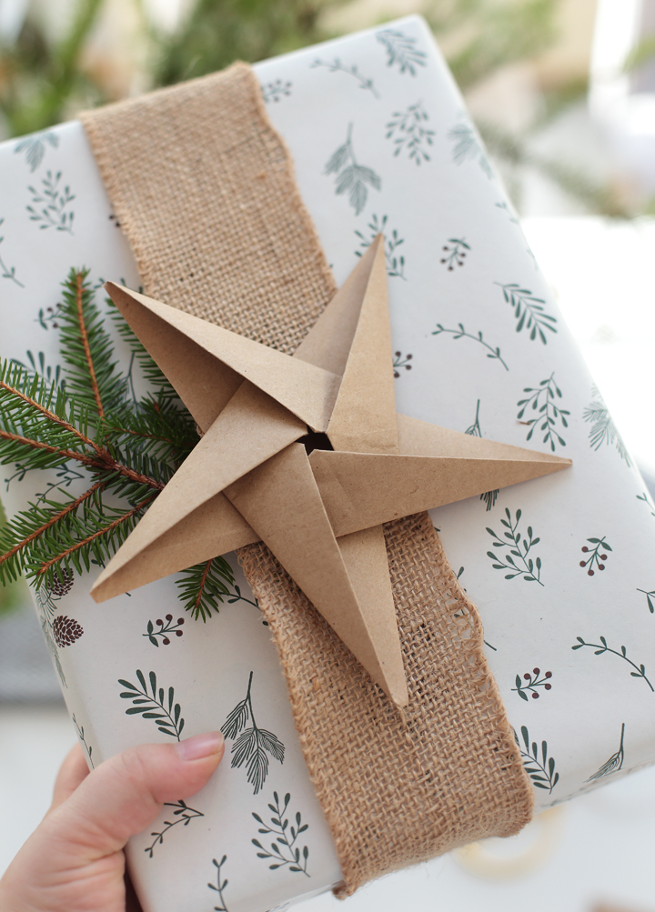 Origami Sterne zu Weihnachten basteln Anleitung DIY Roombez