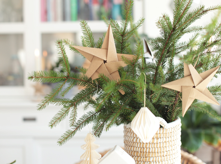 Origami Sterne zu Weihnachten basteln Anleitung DIY Roombez