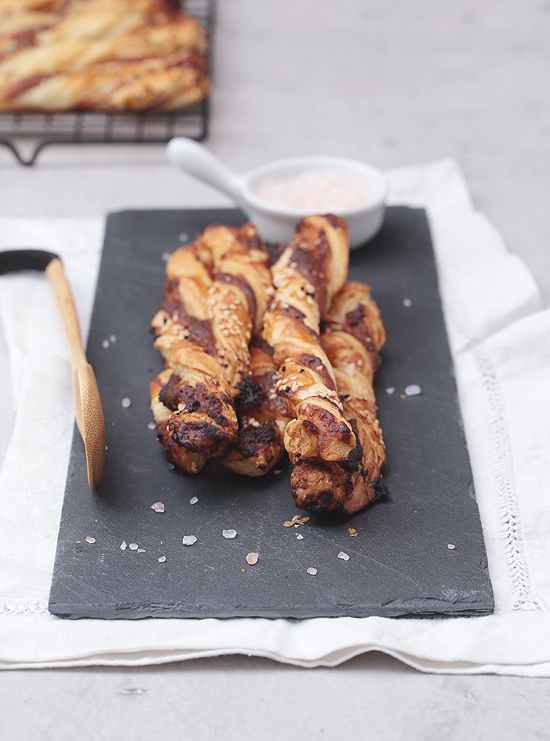 Tahini-Knusperstangen mit Honig und Sesam