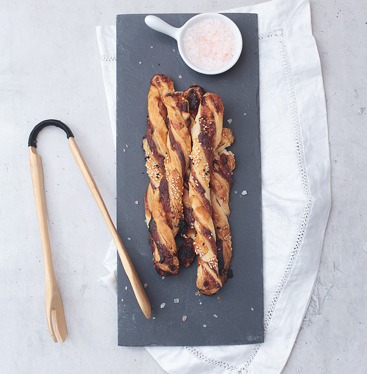 Tahini-Knusperstangen mit Honig und Sesam