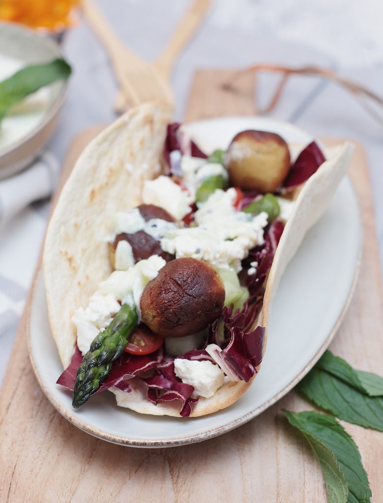 Falafel mit Spargel und Hirtenkäse