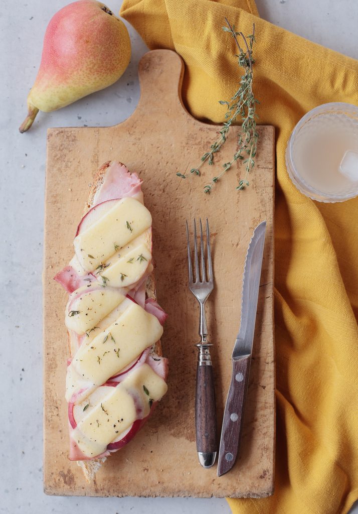 Croque mit Schinken, Apfel und Käse