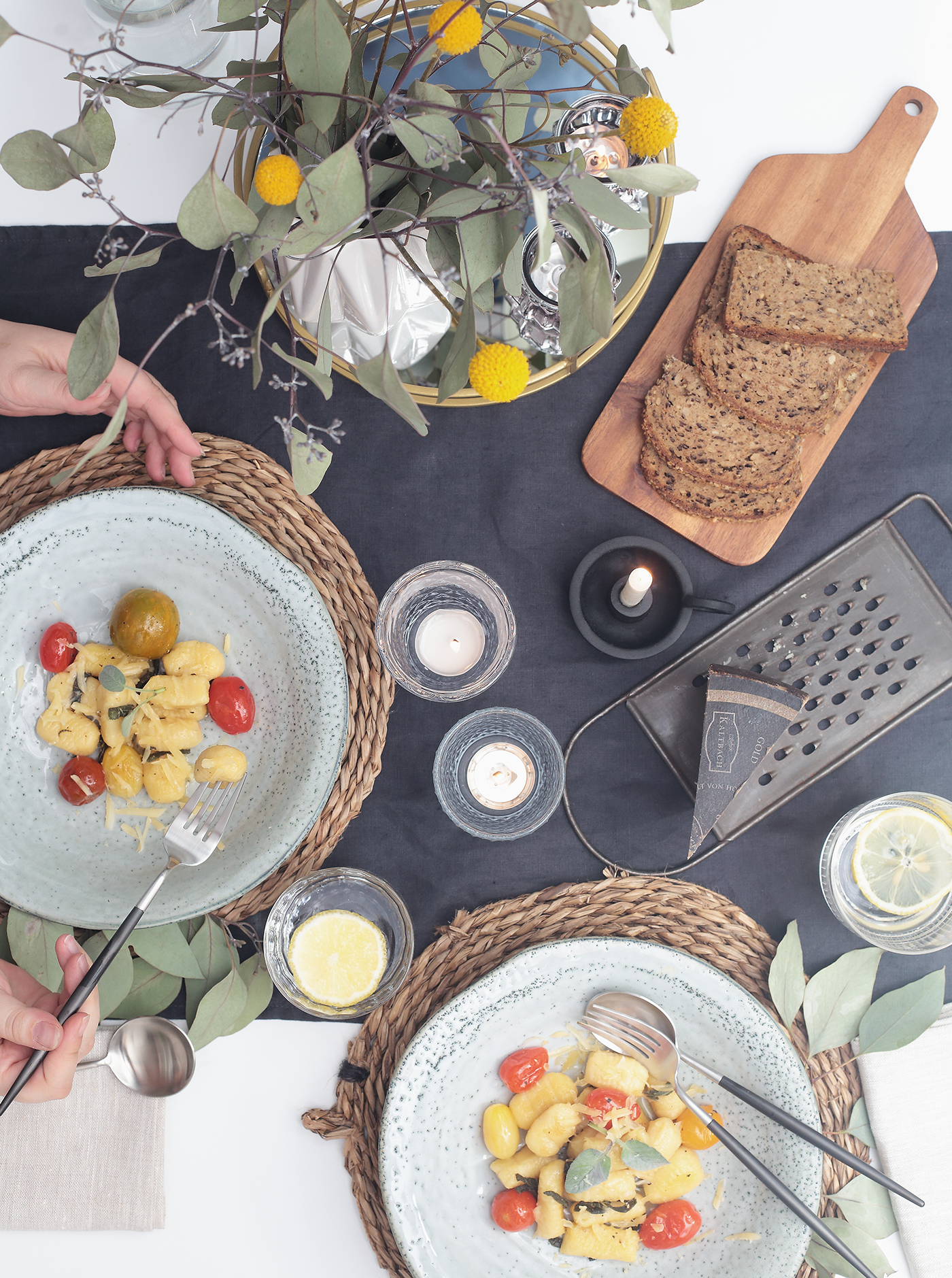 Gefüllte Gnocchi selbst gemacht mit geschmelzten Tomaten und Salbeibutter